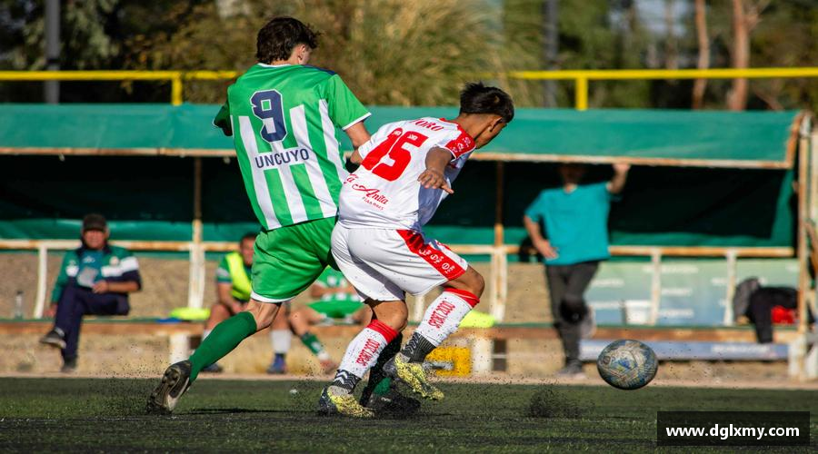 风雨同舟，共创辉煌！